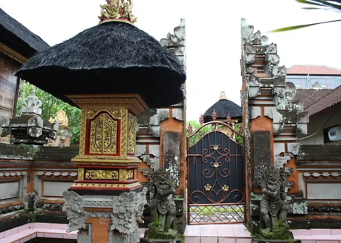 Pande Permai Guest House *